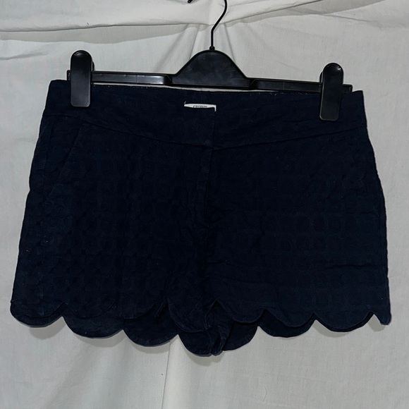 crown & ivy Pants - blue Crown & Ivy Shelby scalloped hem textured shorts size 6P